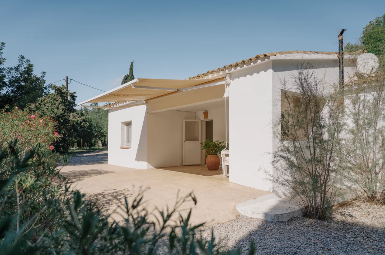 Casa Blanca guest house at Masia Can Pares