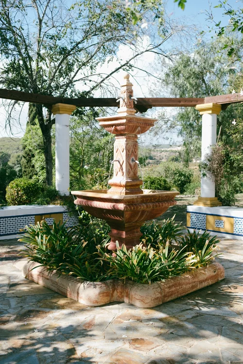 La fuente tranquila del jardín de Can Pares